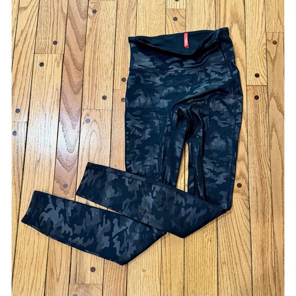 Spanx Pants - SPANX Faux Leather Camo Leggings Women Small Black Gray High Rise Shaping